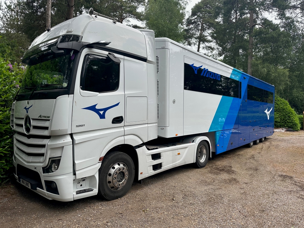 Mizuno tour truck
