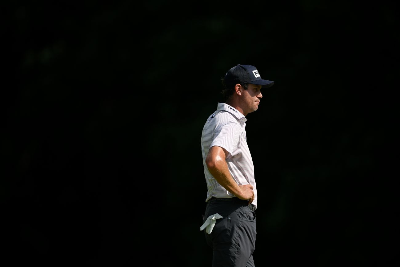 Harris English caddie