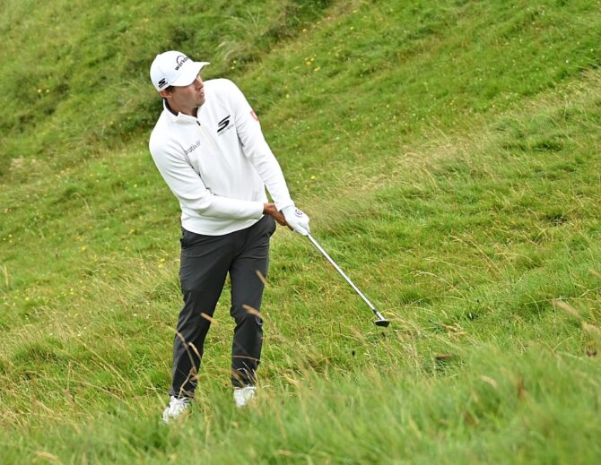 Why does Matt Fitzpatrick chip cross-handed?