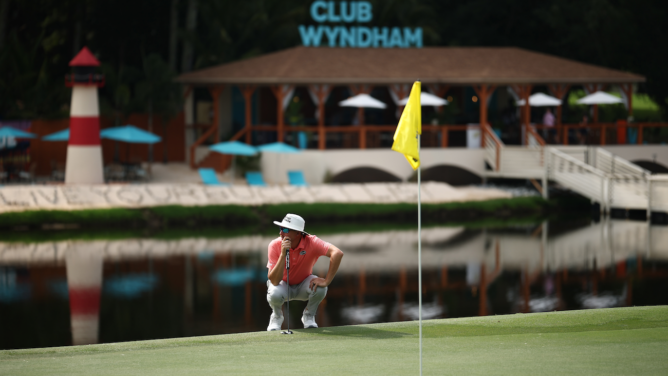 PGA Tour split caddie